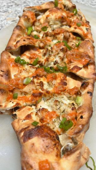 Buffalo Chicken Pide 
